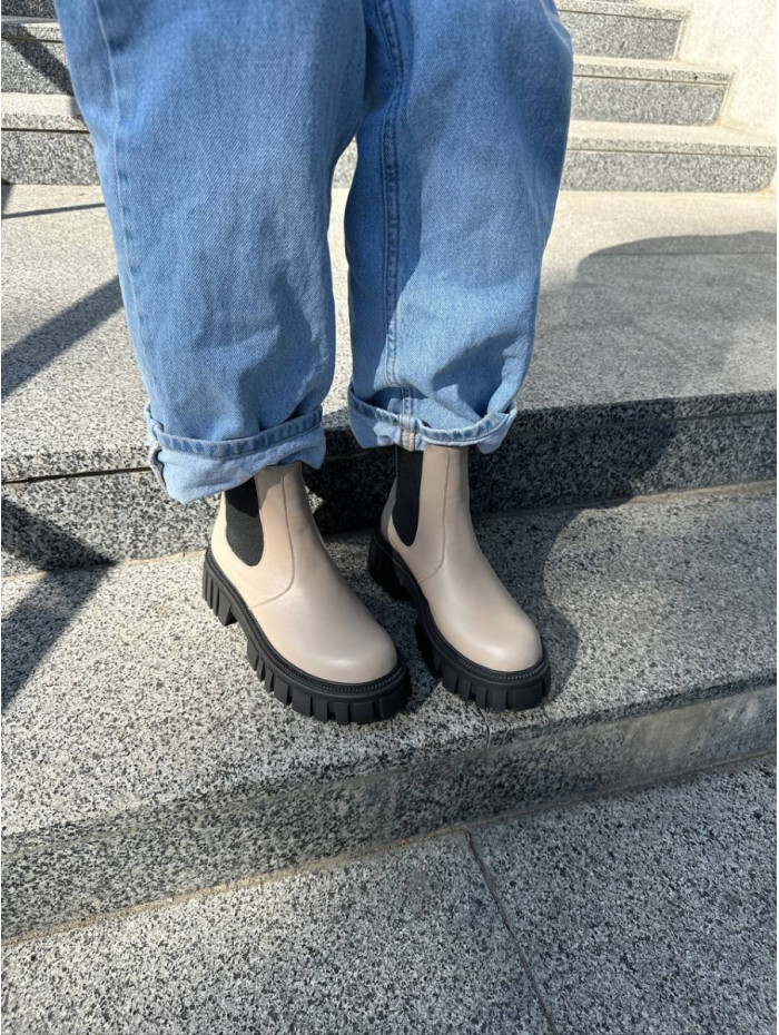 Черевики жіночі шкіряні бежевого кольору з резинкою зимові 5588-1з